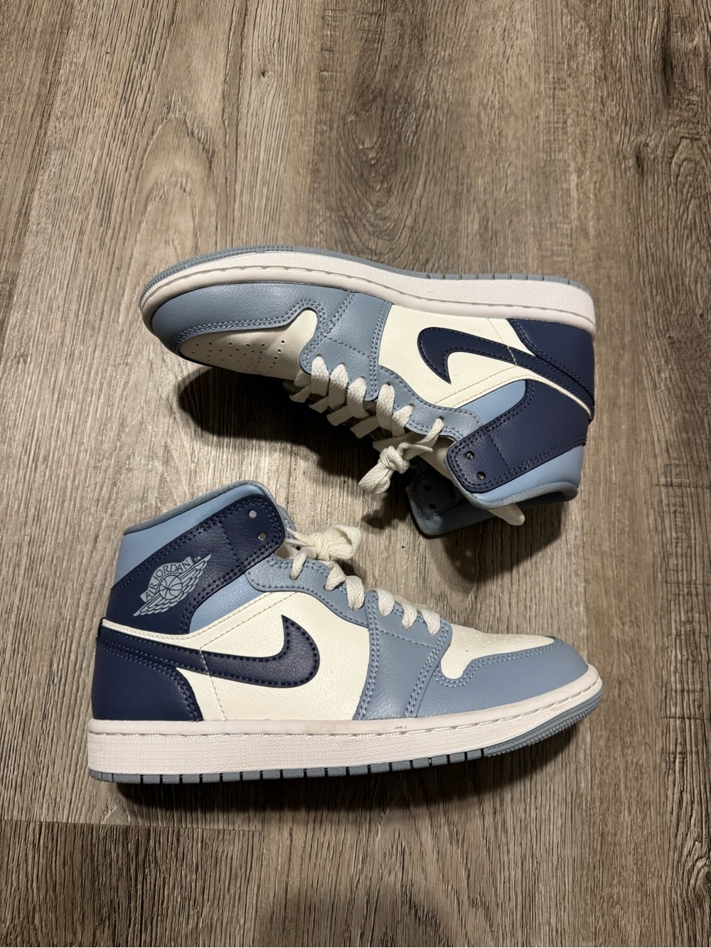 Nike Air Jordan 1 Mid Diffused Blue Womens Size 6 Basketball Shoes Sneakers